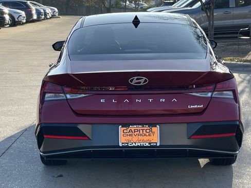 Used 2025 Hyundai Elantra Limited image 5