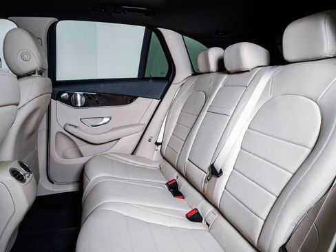 Used 2018 Mercedes-Benz GLC 300 4MATIC image 17