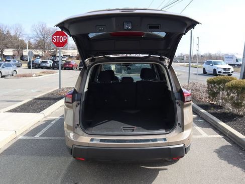 Certified 2025 Nissan Rogue SV AWD/4WD image 30