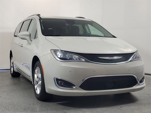 Used 2020 Chrysler Pacifica Touring-L Plus w/ Tire & Wheel Group image 1