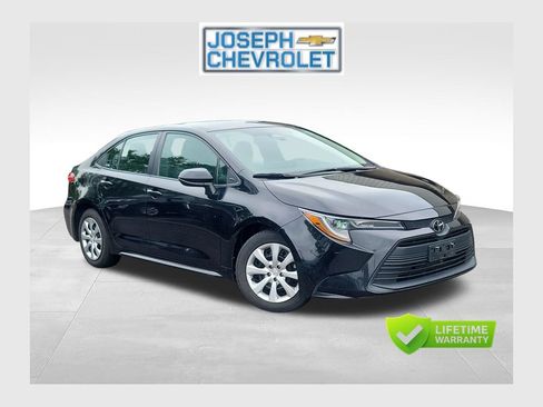 Used 2024 Toyota Corolla LE FWD image 1