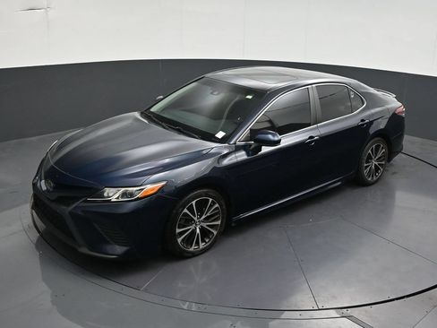 Used 2018 Toyota Camry SE w/ Moonroof Package FWD image 15