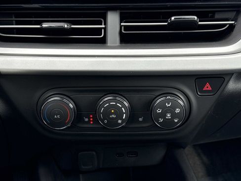 Used 2024 Chevrolet Trax RS w/ Driver Confidence Package image 5