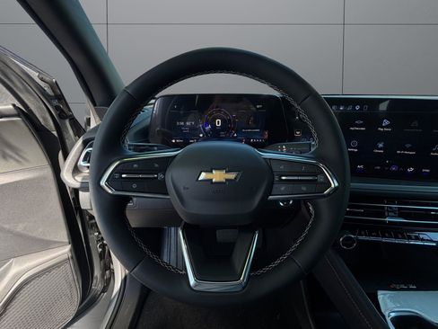 New 2026 Chevrolet Traverse LT w/ Sun and Wheel Package AWD/4WD image 11
