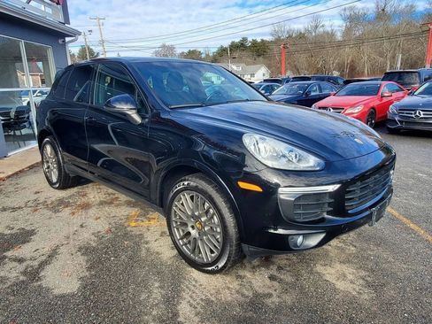 Used 2017 Porsche Cayenne Platinum Edition image 3