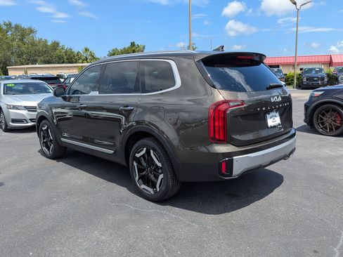 Used 2024 Kia Telluride S w/ S Sunroof Package FWD image 7