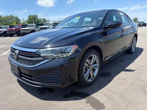 Used 2024 Volkswagen Jetta SE FWD image 2