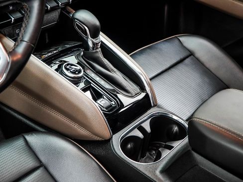 Used 2024 GMC Canyon Denali image 16