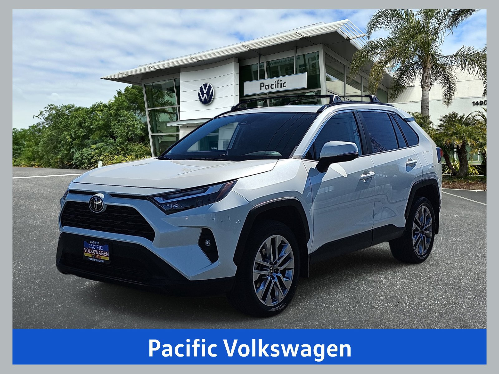 Used 2022 Toyota RAV4 XLE Premium FWD image 1