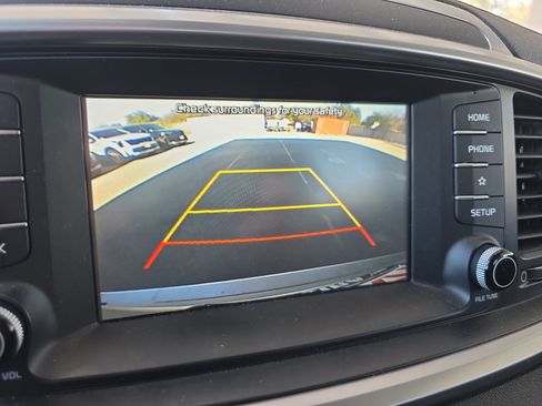 Used 2019 Kia Sorento S image 13