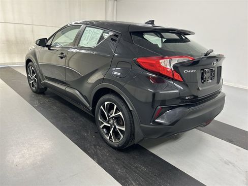 Used 2018 Toyota C-HR XLE image 6