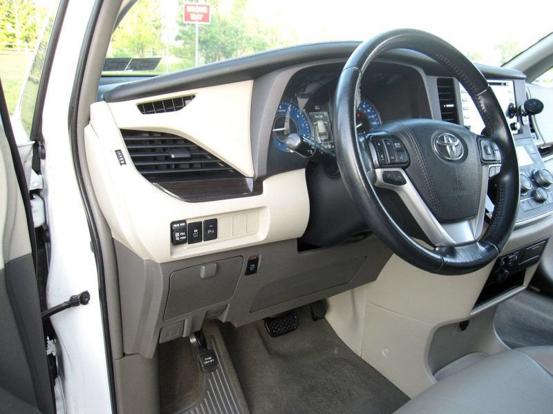 Used 2019 Toyota Sienna XLE w/ XLE Navigation Package AWD/4WD image 20
