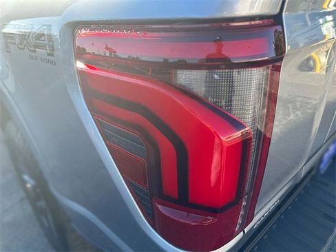 Used 2025 Ford F150 Platinum w/ FX4 Off-Road Package image 24