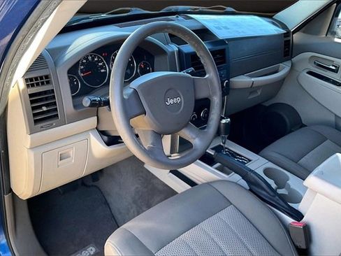 Used 2010 Jeep Liberty Sport image 12