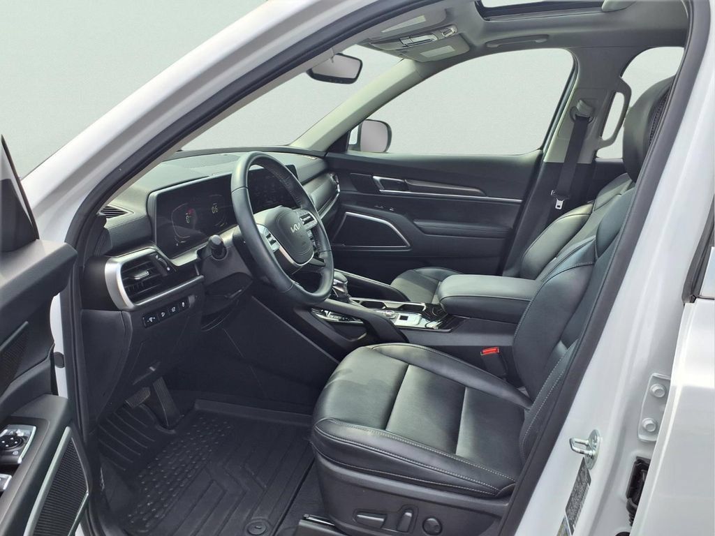 Used 2025 Kia Telluride S AWD/4WD image 19