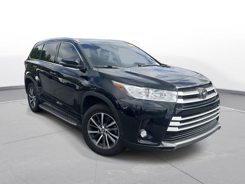 Used 2018 Toyota Highlander XLE FWD image 4