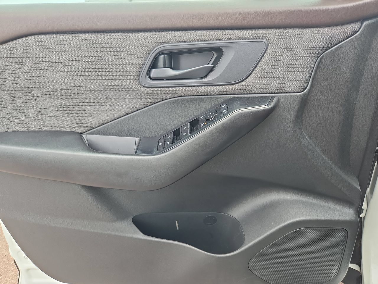 Used 2023 Nissan Rogue S FWD image 19