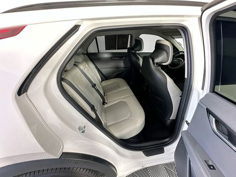 Used 2023 Kia Niro EX FWD image 26
