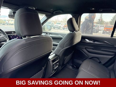 New 2025 Jeep Grand Cherokee Laredo image 34