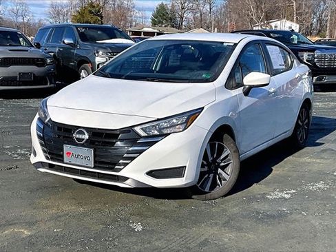 Used 2025 Nissan Versa SV w/ Trunk Package image 2