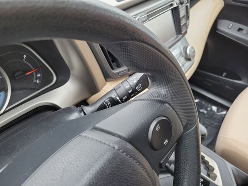 Used 2013 Toyota RAV4 XLE image 27