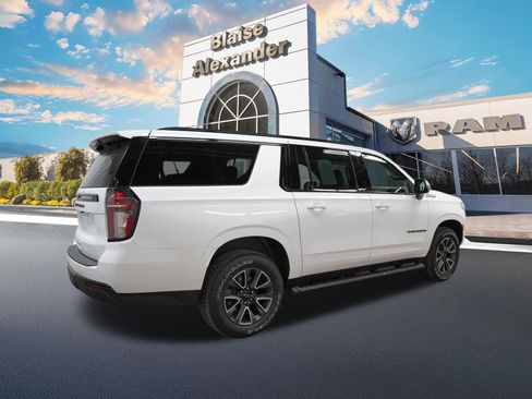 Used 2024 Chevrolet Suburban Z71 w/ Luxury Package AWD/4WD image 3