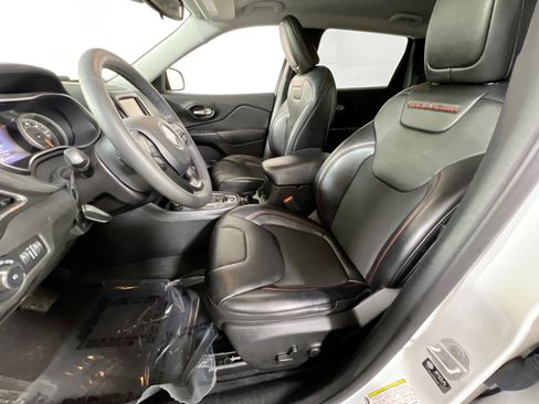 Used 2022 Jeep Cherokee Trailhawk image 20