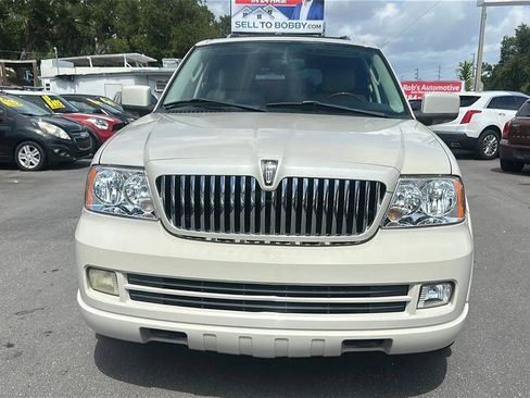 Used 2005 Lincoln Navigator Luxury AWD/4WD image 3
