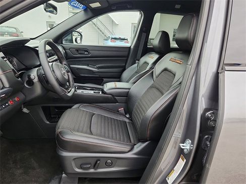 Used 2025 Nissan Pathfinder Rock Creek image 8