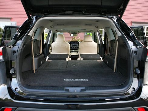 Used 2022 Toyota Highlander XLE image 17