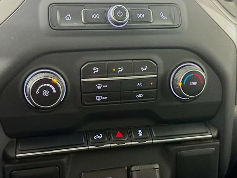 Used 2020 Chevrolet Silverado 1500 Custom w/ Custom Convenience Package AWD/4WD image 16