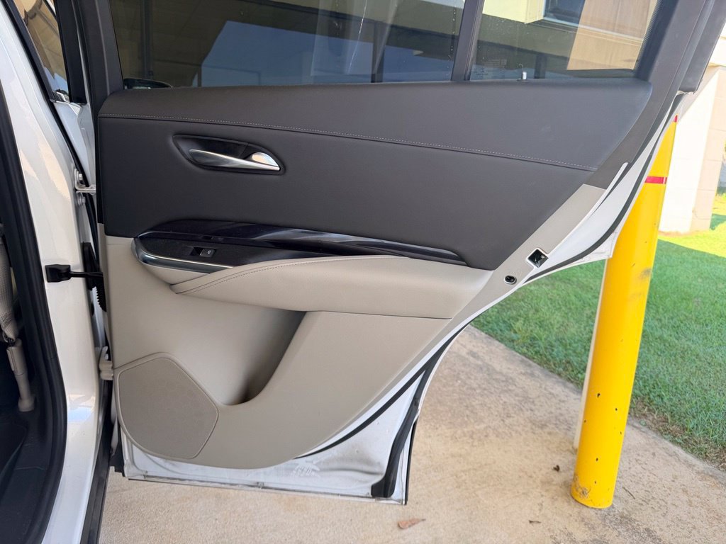 Used 2021 Cadillac XT4 Luxury w/ Cold Weather Package FWD image 15