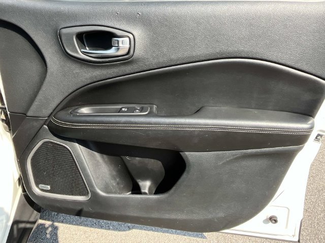 Used 2021 Jeep Compass Latitude w/ Sun and Sound Group AWD/4WD image 23