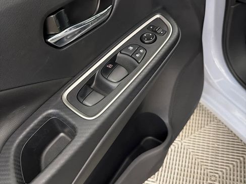 New 2025 Nissan Versa SR w/ Trunk Package image 23