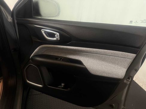 Used 2023 Jeep Compass Latitude image 28