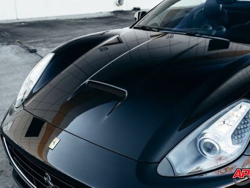 Used 2014 Ferrari California RWD image 27