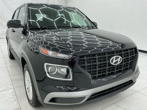 Used 2021 Hyundai Venue SE FWD image 3
