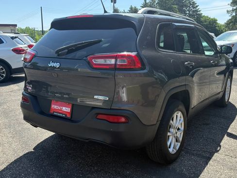 Used 2017 Jeep Cherokee Latitude w/ Cold Weather Group AWD/4WD image 9
