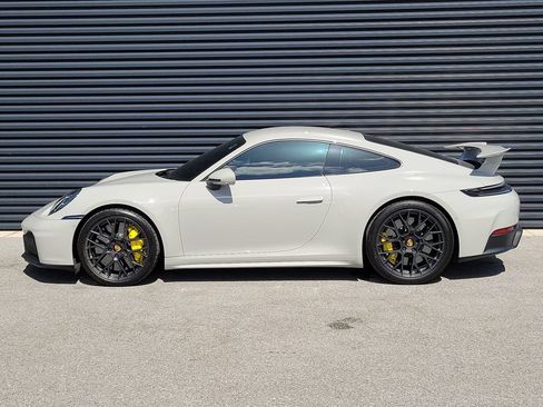 Certified 2025 Porsche 911 Carrera GTS RWD image 2