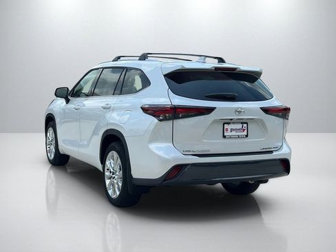 Used 2026 Toyota Highlander Limited AWD/4WD image 7