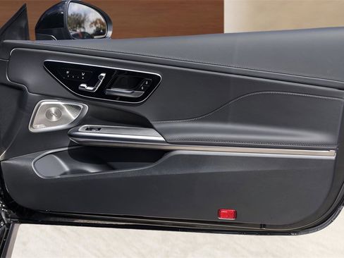 Used 2025 Mercedes-Benz CLE 300 4MATIC Coupe image 24