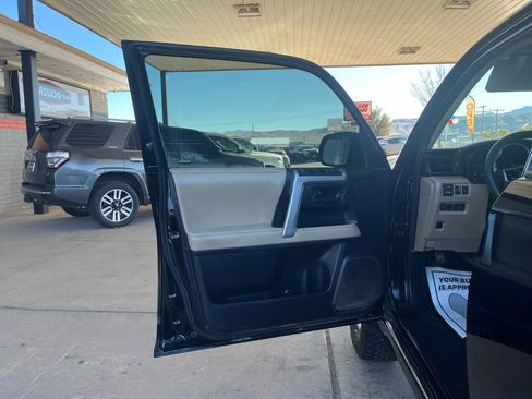 Used 2013 Toyota 4Runner Limited image 13