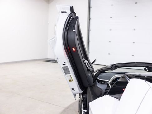 Used 2019 Lamborghini Aventador S image 32