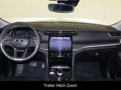 Used 2023 Jeep Grand Cherokee Limited w/ Black Appearance Package image 14