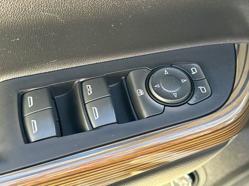 Used 2023 GMC Acadia SLE w/ Driver Convenience Package image 27