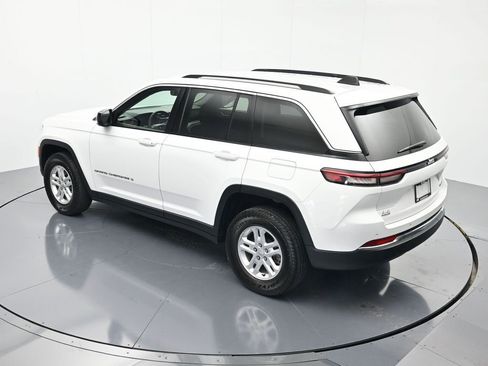 Used 2023 Jeep Grand Cherokee Laredo RWD image 33