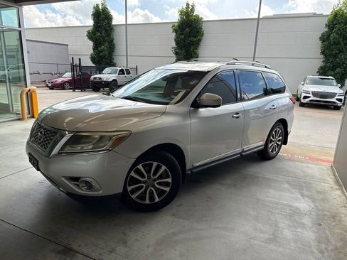 Used 2015 Nissan Pathfinder SL w/ SL Tech Package FWD image 1