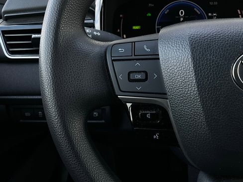 Used 2025 Toyota Camry LE image 32