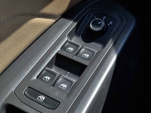 Used 2022 Volkswagen Atlas Cross Sport SE w/ Panoramic Sunroof Package image 24