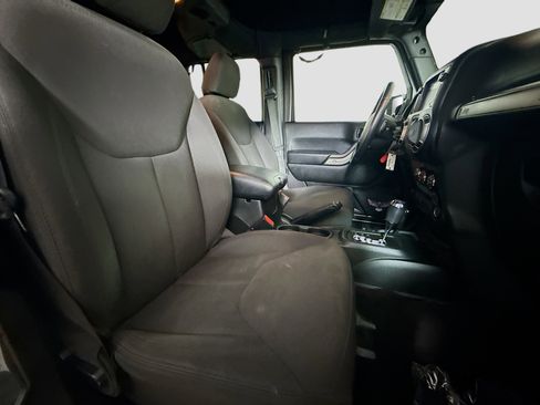 Used 2018 Jeep Wrangler Unlimited Sport S image 28